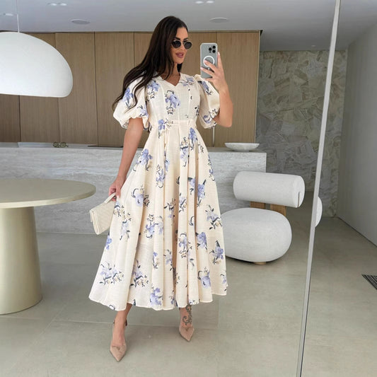 Women's maxi dress with floral patterns and puff sleeves Chic und Stil