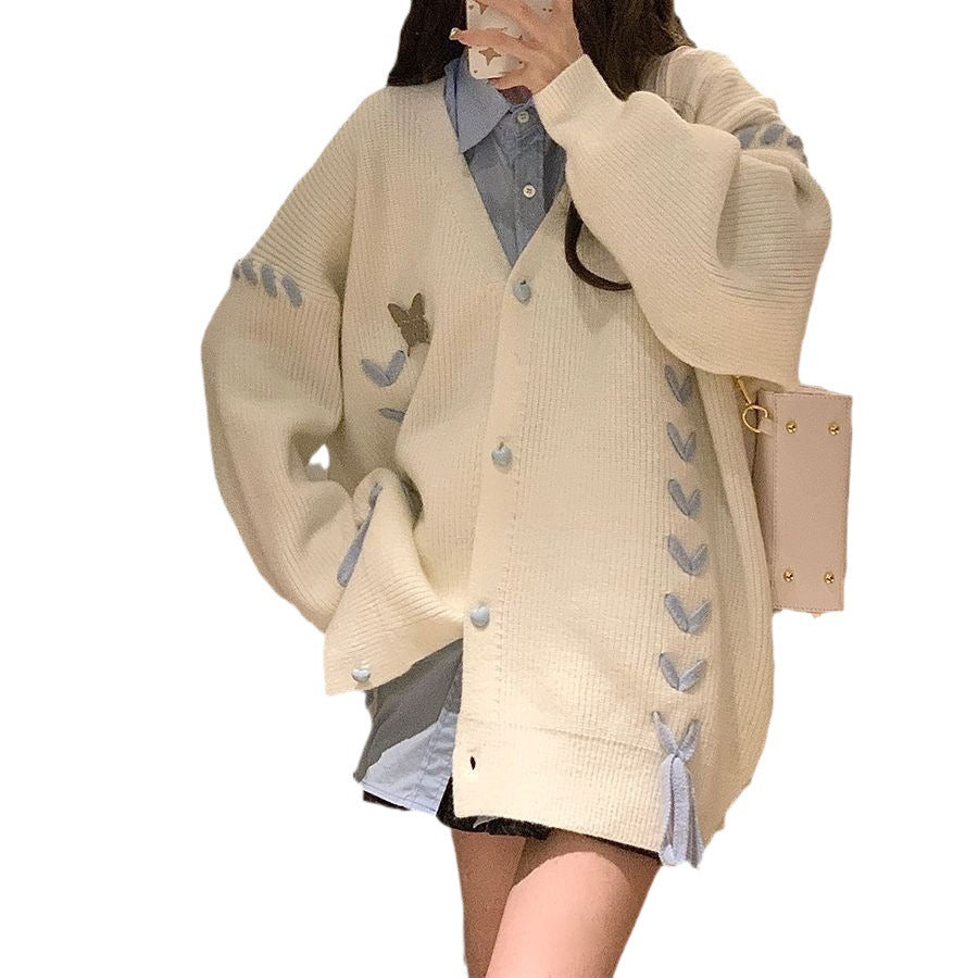 Dames gilet en tricot avec des détails en forme de cœur ludiques et un nœud Chic und Stil