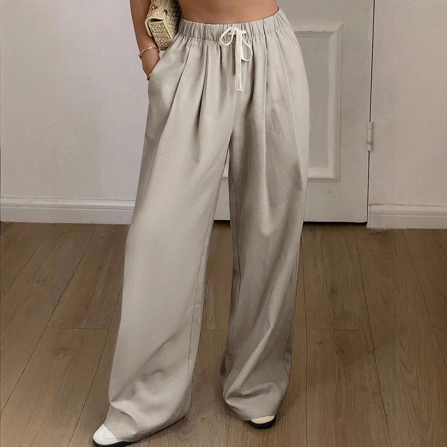 Linen wide-leg pants for women with elastic waistband and practical pockets Chic and Style