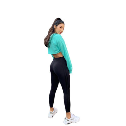 Pull crop à capuche pour femmes avec une coupe stylée et des bords élastiques Chic und Stil