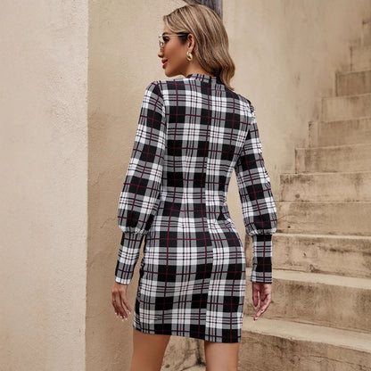 Robe à carreaux ajustée pour femmes avec col monté et manches bouffantes Chic und Stil