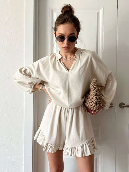 Ensemble de blouse et shorts pour femmes à détails volantés et coupe décontractée Chic und Stil