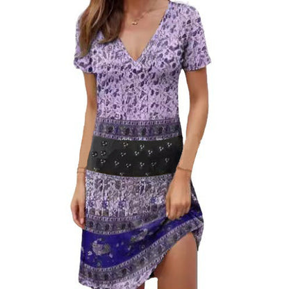 Robe courte à manches courtes pour femmes avec décolleté en V à la mode et motif créatif Chic und Stil