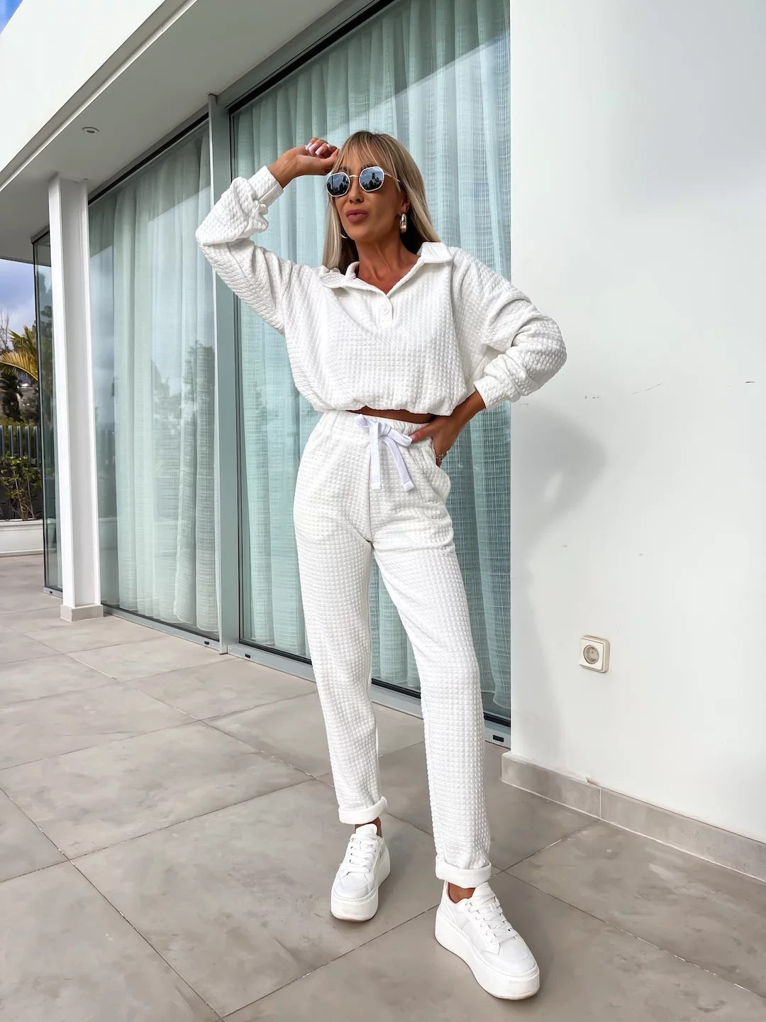 Casual set for women with crop top and wide pants Chic und Stil