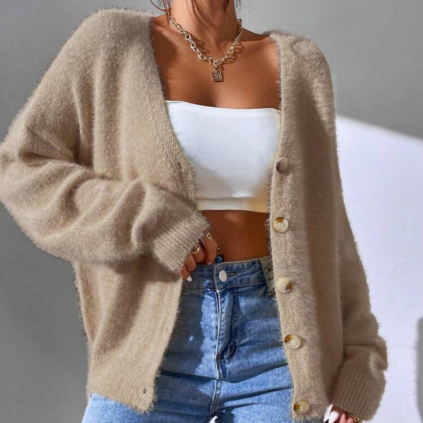 Dames cardigan en tricot pelucheux avec boutons dorés et coupe décontractée Chic und Stil