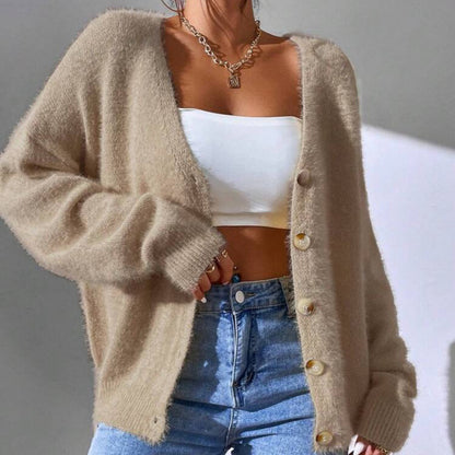 Dames cardigan en tricot pelucheux avec boutons dorés et coupe décontractée Chic und Stil