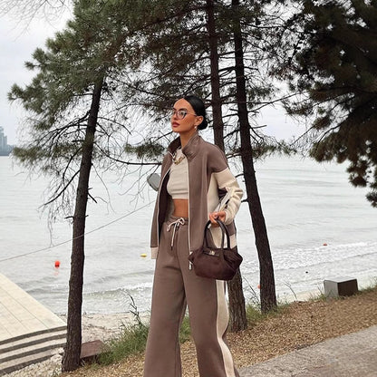 Women's athletic set consisting of a crop top and loose pants Chic und Stil