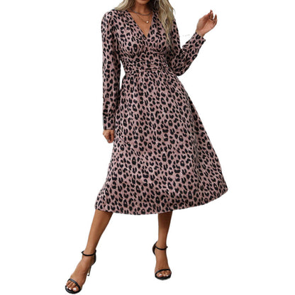 Robe portefeuille pour femmes avec un imprimé léopard moderne et des manches longues Chic und Stil