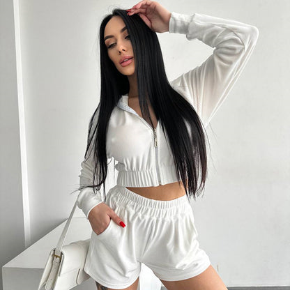 Women's sporty hoodie and shorts set with elastic waistband Chic & Stil