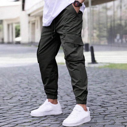 Pantalon cargo pour hommes avec des poches zippées pratiques et une taille élastique Chic und Stil