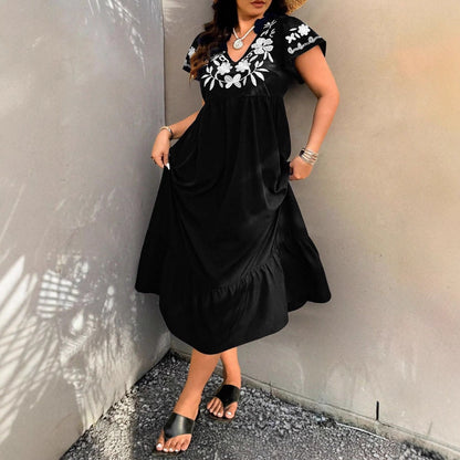 Robe maxi pour femmes avec design floral brodé et jupe volumineuse Chic und Stil