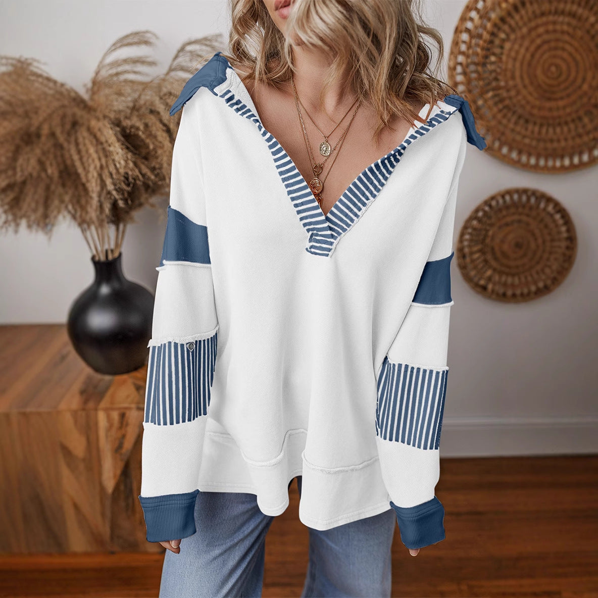 Pull confortable pour femmes avec col de chemise et manches rayées Chic und Stil
