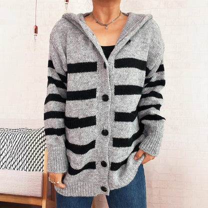Dame oversized cardigan en tricot avec des rayures contrastantes et une capuche Chic und Stil