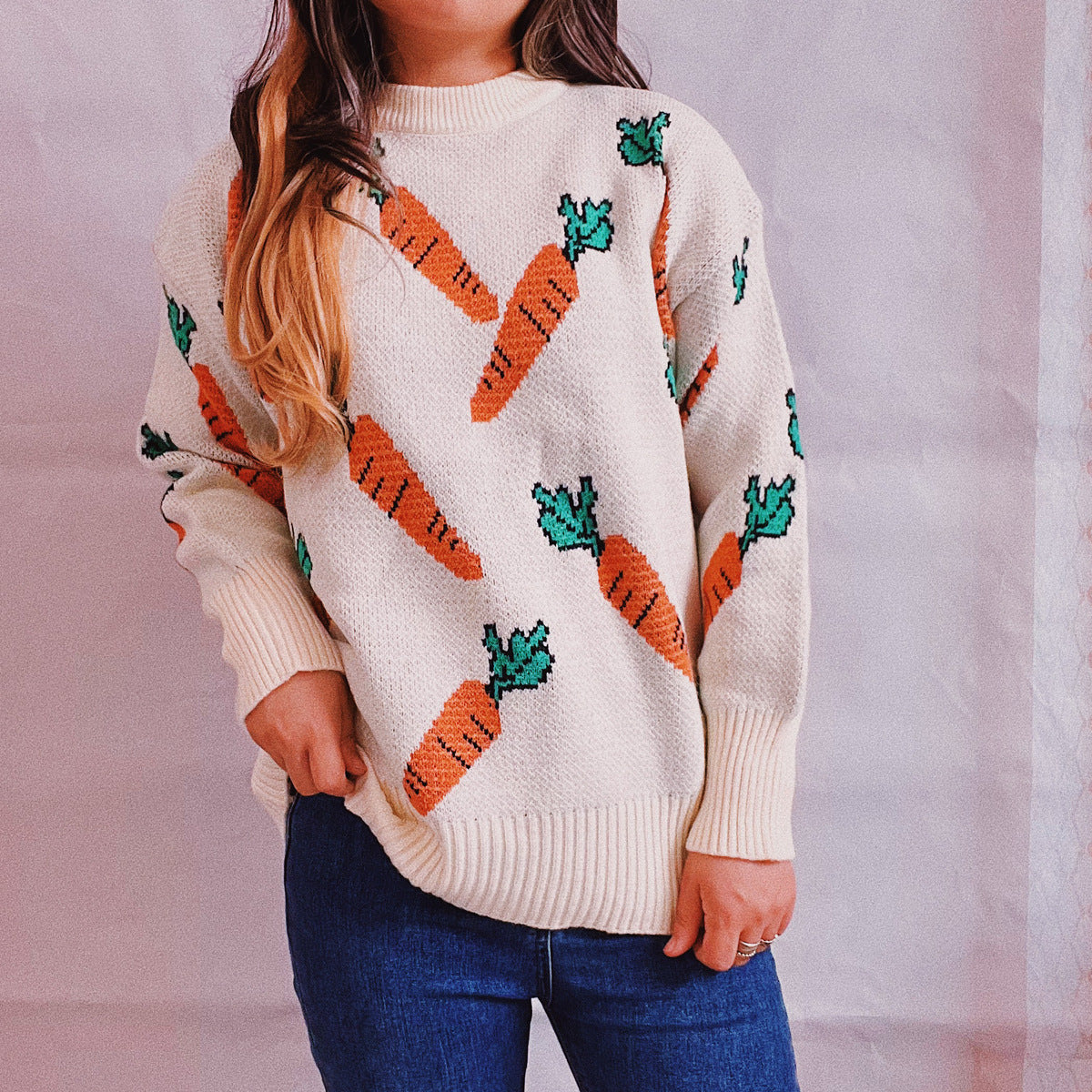 Pull décontracté pour femmes avec motif de carottes colorées Chic und Stil