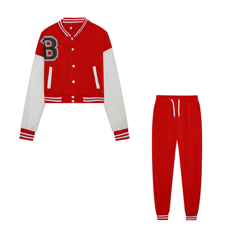 Sporty set for women consisting of a cropped jacket and jogging pants Chic und Stil