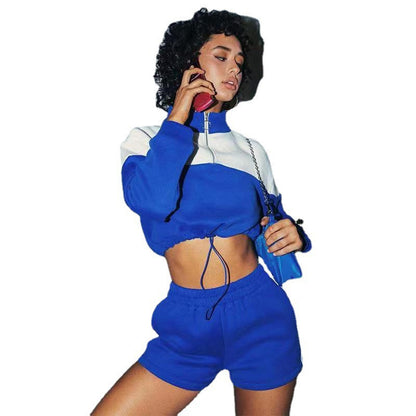 Ensemble sportif pour femmes avec veste cropped et shorts Chic und Stil