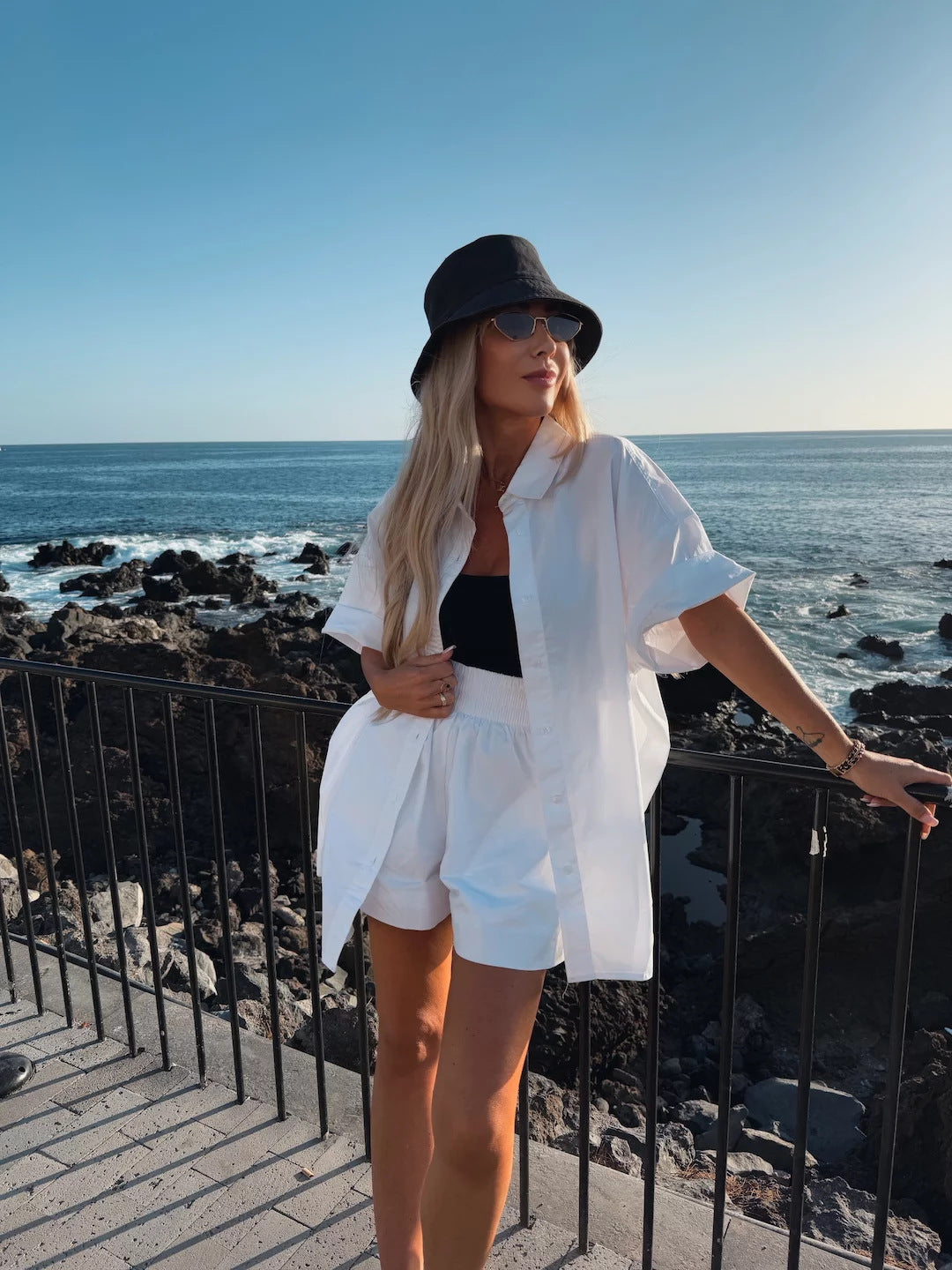 Ensemble de blouse à manches courtes décontractée et de shorts pour femmes Chic und Stil