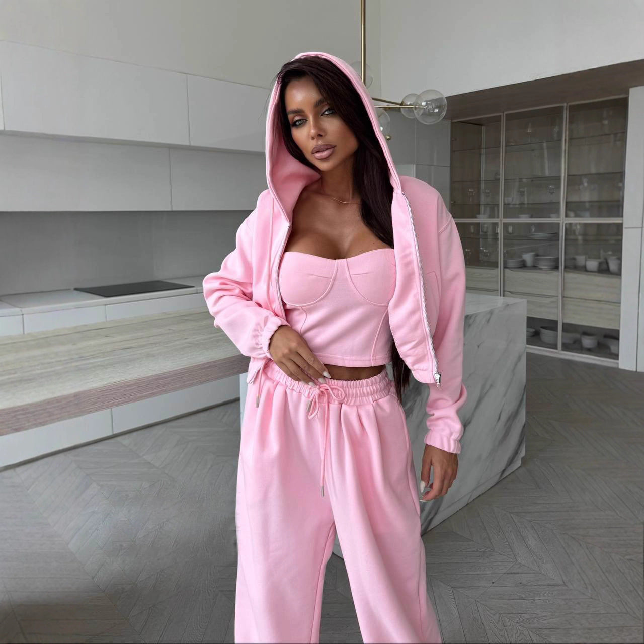 Comfortable loungewear set for women with cropped top and wide pants Chic and Style