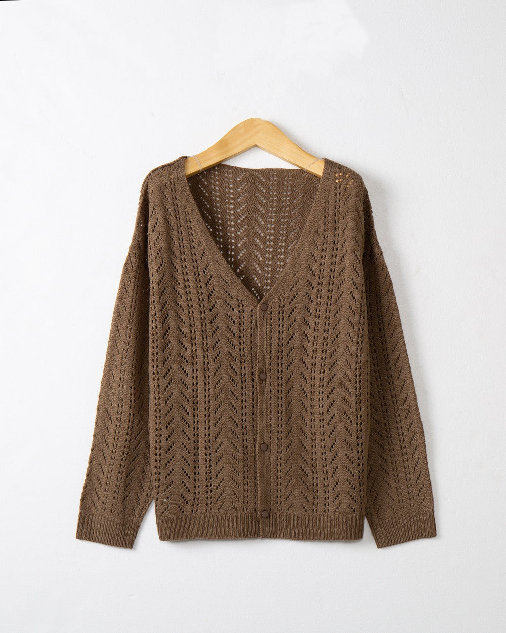 Cardigan tricot féminin avec motif ajouré aérien et décolleté en V Chic und Stil
