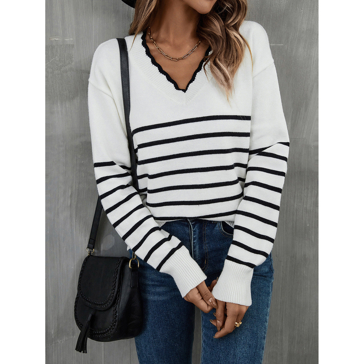 Ladies trendy V-neck knitted pullover with wide stripes Chic und Stil