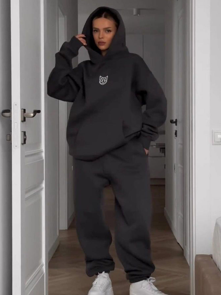 Ladies Oversized Hoodie with regular fit and casual chic pants