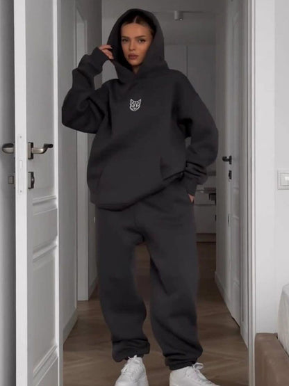 Ladies Oversized Hoodie with regular fit and casual chic pants