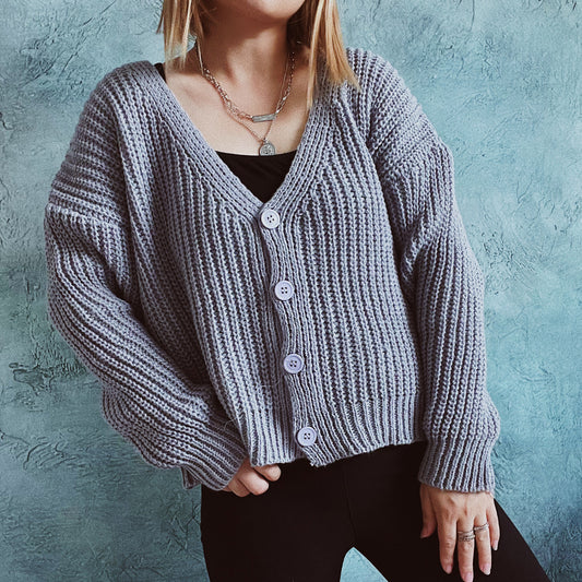 Dames pull-over tricot moelleux avec des détails de bouton modernes et une coupe ample Chic und Stil