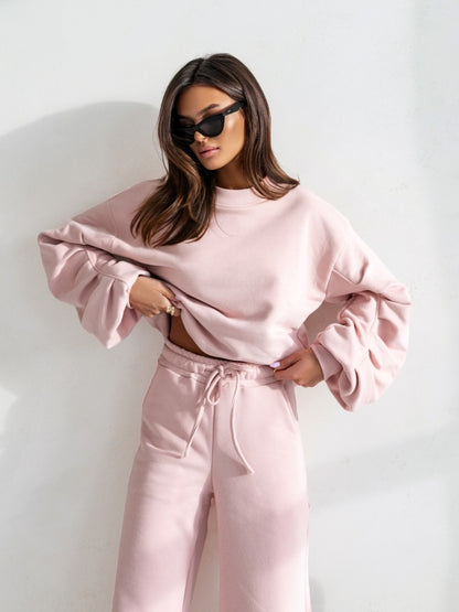 Casual outfit for women with wide pants and oversized sweatshirt Chic und Stil