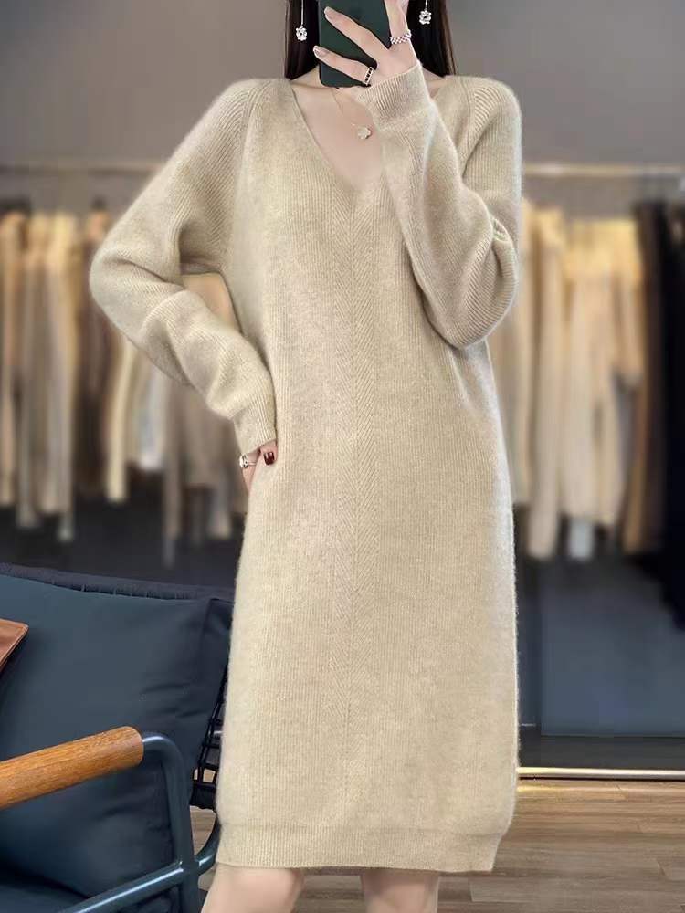 Robe tricot confortable pour femmes avec décolleté en V et coupe décontractée Chic und Stil