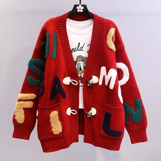 Cardigan en tricot épais pour dames avec des applications créatives et de grandes poches Chic und Stil