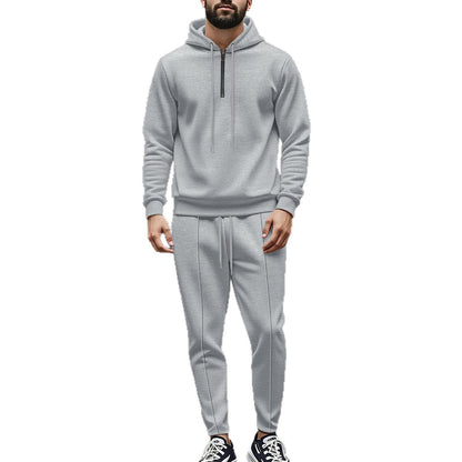 Men's sporty hoodie and jogging pants set in breathable material with chic and stylish accents