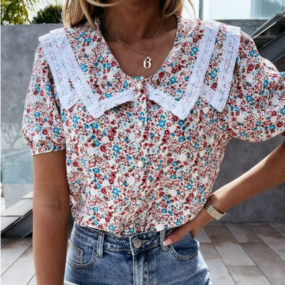 Blouse florale vintage inspirée pour femmes avec col en dentelle Chic und Stil