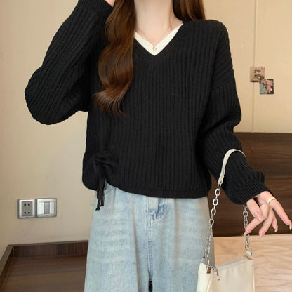 Pull condescendant à col en V pour femmes avec texture côtelée et cordons latéraux à la mode Chic und Stil