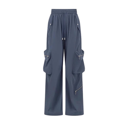 Functional cargo pants for women with elastic waist and practical zip pockets Chic and Style