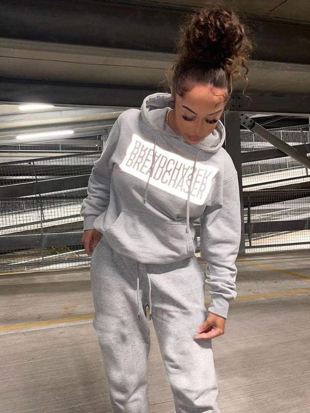 Women's sporty leisure sweatshirt set and jogging pants with a practical kangaroo pocket design Chic and Style