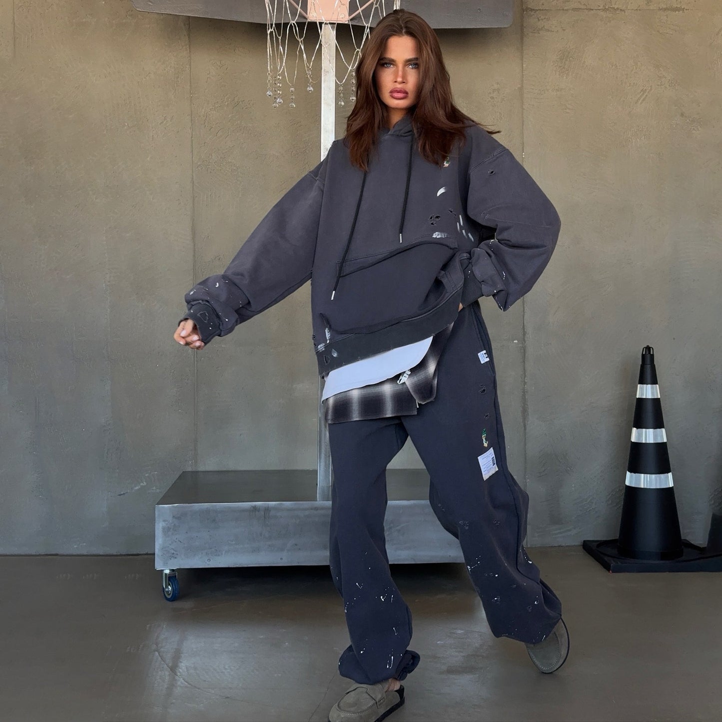 Dame Sweat à capuche surdimensionné avec des éléments de design spéciaux Chic und Stil