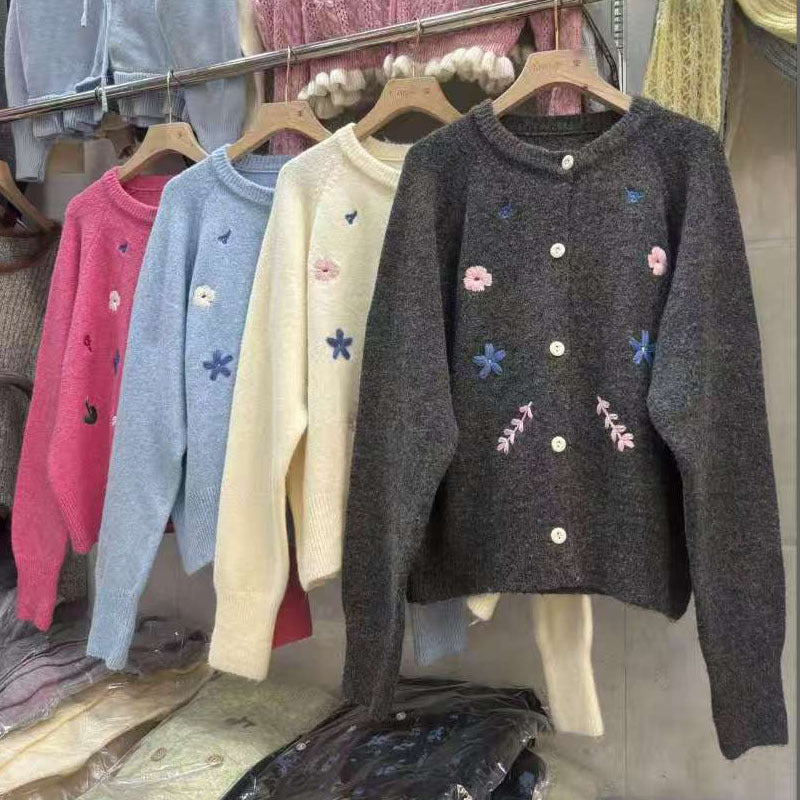 Dame cardigan avec broderies florales Chic und Stil
