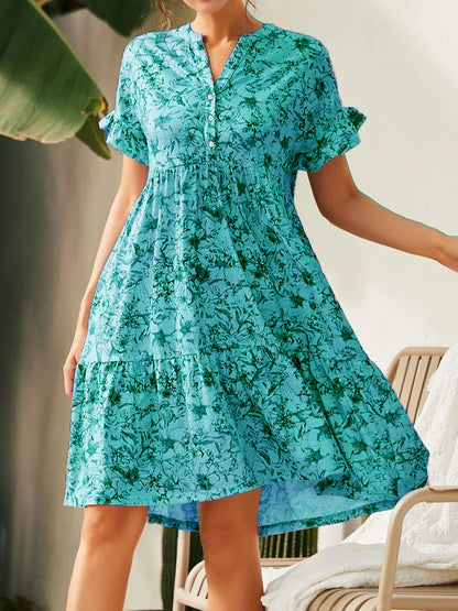 Robe décontractée pour femmes avec un design patchwork floral et une fermeture à boutons à la mode Chic und Stil