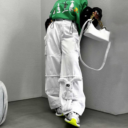 Wide cargo pants for women with innovative applications Chic und Stil