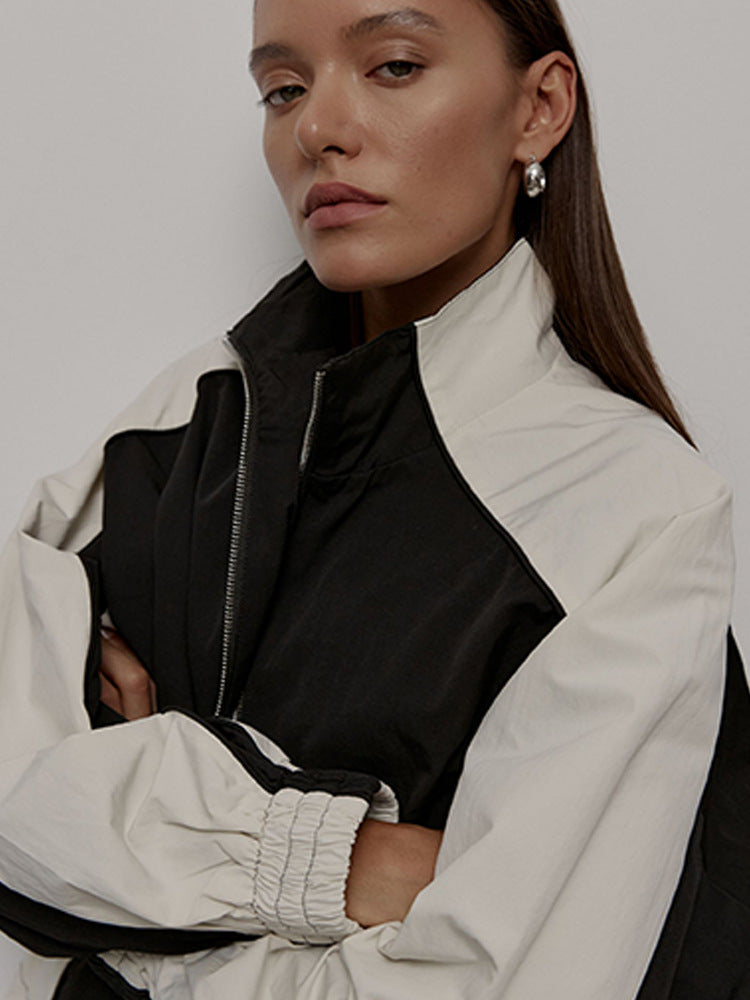 Functional sports jacket for women with high collar and relaxed fit Chic and Style