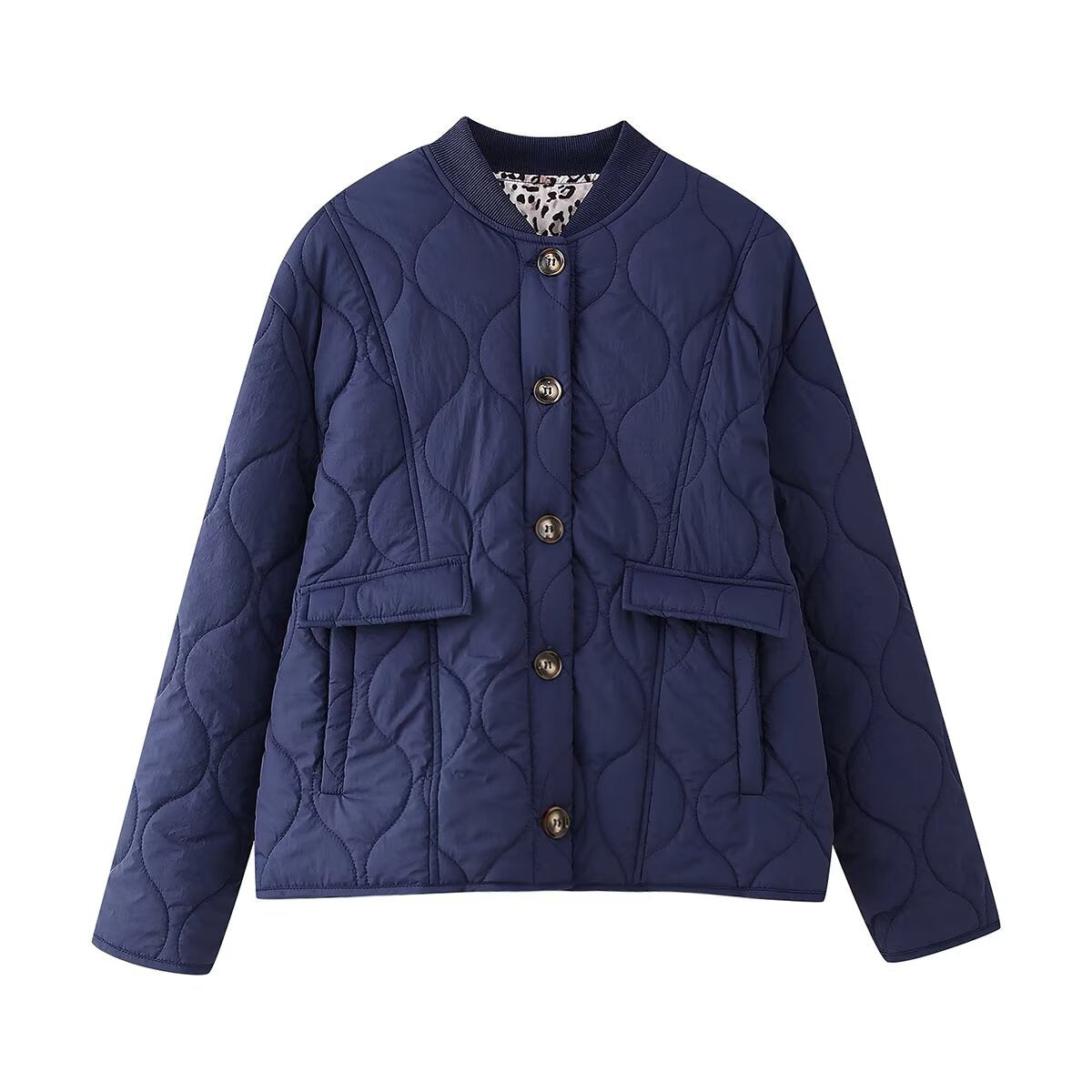 Women's puffer jacket with structured design and practical pockets Chic and Style