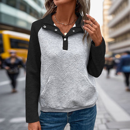 Pull féminin décontracté avec design texturé et patte de boutons Chic und Stil