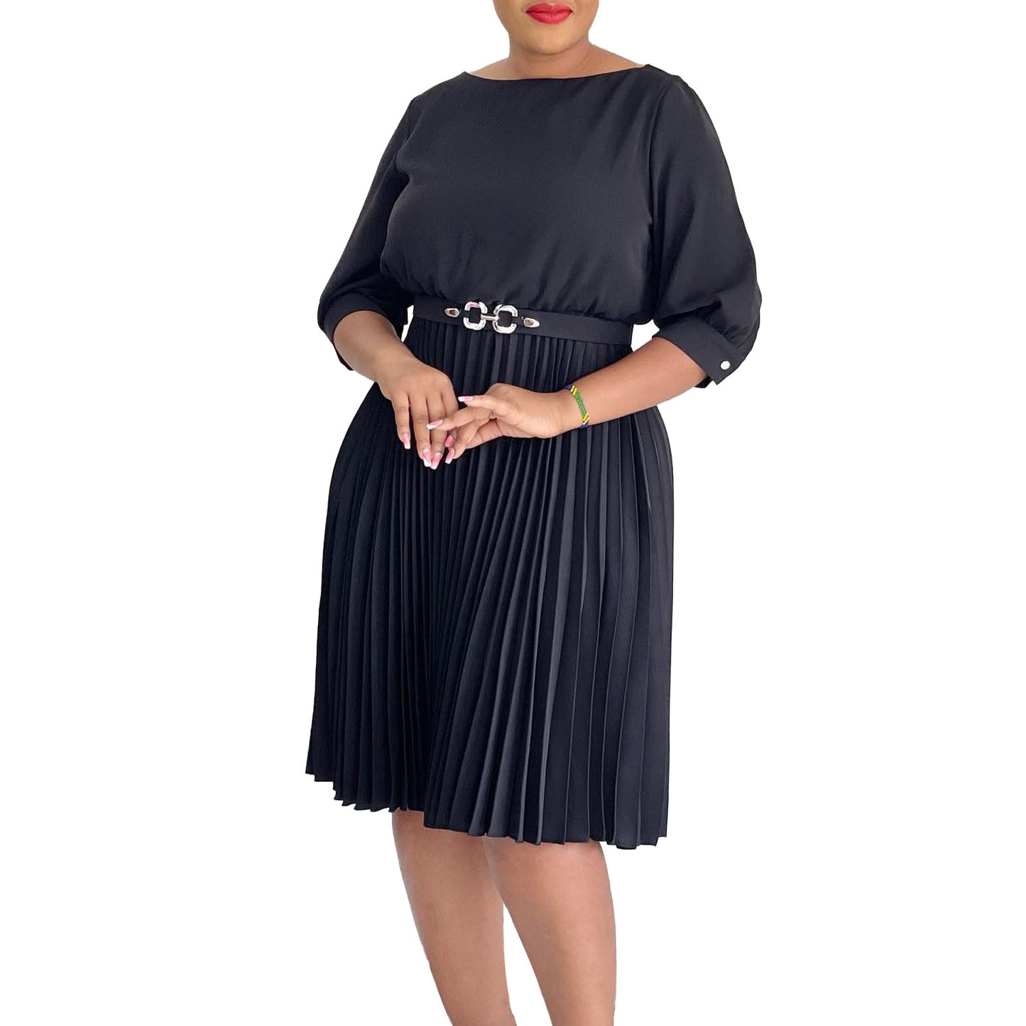Robe plissée pour femmes avec ceinture à la taille et coupe élégante Chic und Stil