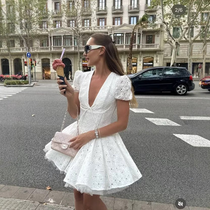 Robe d'été femme avec délicate broderie et jupe volumineuse Chic und Stil