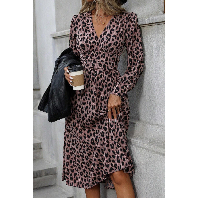 Robe portefeuille pour femmes avec un imprimé léopard moderne et des manches longues Chic und Stil