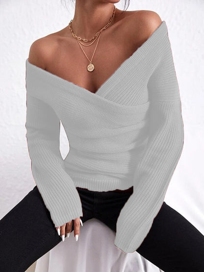 Wrap-over pullover for women with modern V-neck and relaxed fit Chic and Style