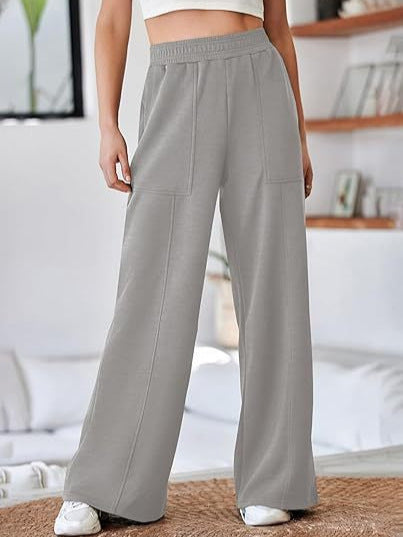 Loose sports pants for women with elastic waistband and practical side pockets Chic and Style