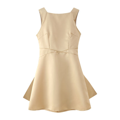 Robe cocktail élégante pour dames avec une coupe moderne et une jupe évasée Chic und Stil