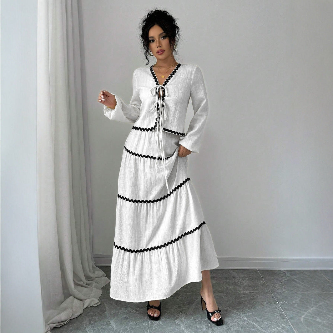 Robe maxi pour femmes avec des fronces élégantes et un biais contrastant Chic und Stil