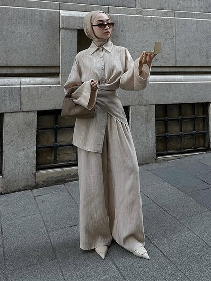 Elegant and fashionable outfit for women with high-waisted pants and shirt Chic und Stil